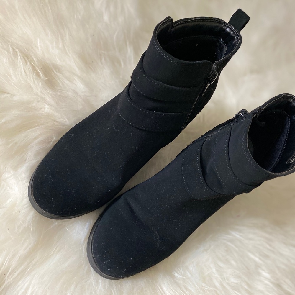 Black heel boots
